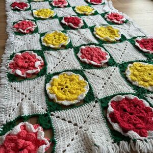 VTG Handmade 3D Granny Square Flower Floral Knit Blanket Throw 34x72
